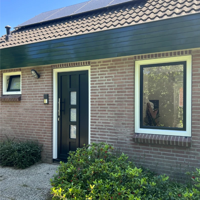 Kunststof kozijnen en -voordeur
